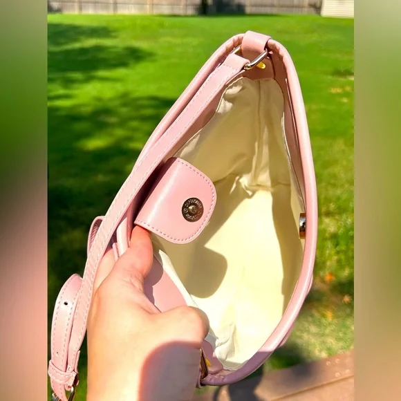 Hello Kitty Pink Crossbody Bundle - Picture 7 of 15